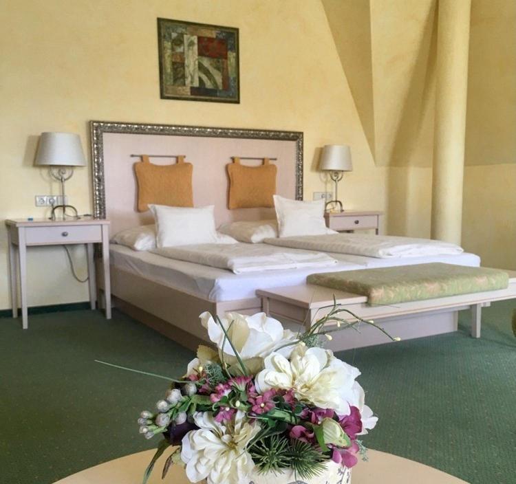 Hetkuti Wellness Hotel มัวร์ ภายนอก รูปภาพ